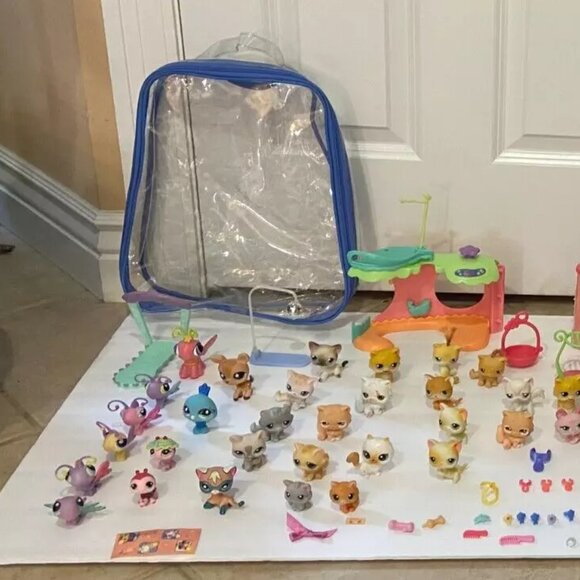 Littlest Pet Shop LPS HUGE LOT of Dogs, Cats & ACCESSORIES ✿PETS✿Carrying Case + - Picture 2 of 11